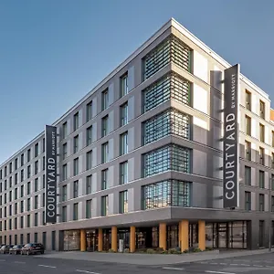 Courtyard By Marriott Hotell