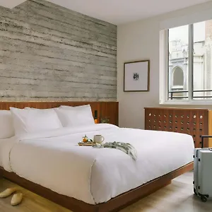 Sonder Henri on 24 New York